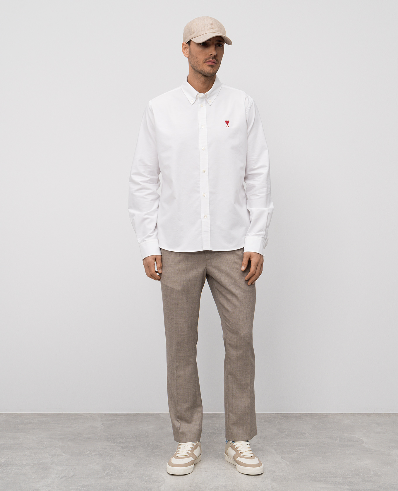 Ami Paris - Белая рубашка с вышивкой эмблемы Ami de Coeur