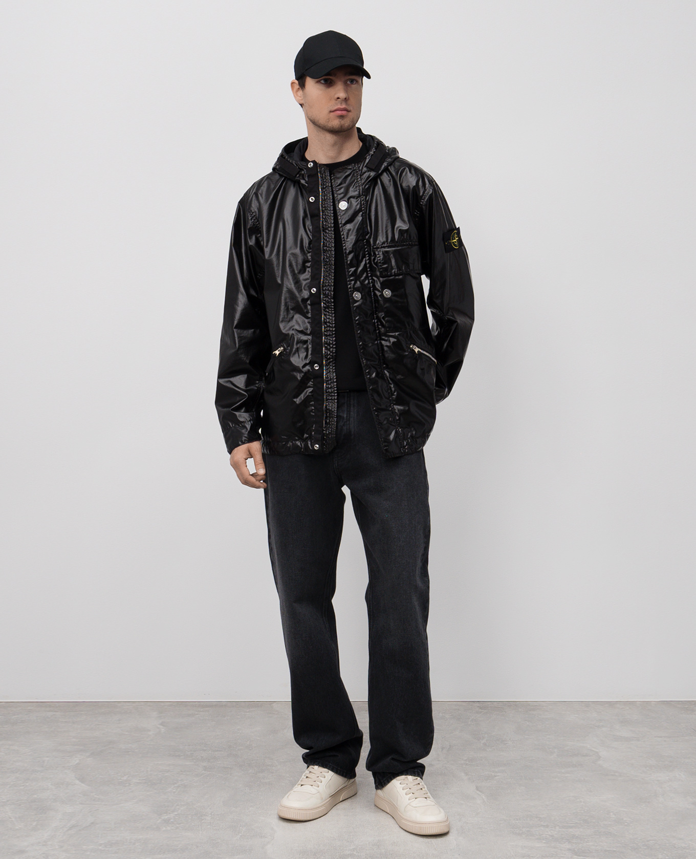 Stone Island - Чорна куртка Mussola Gommata з логотипом